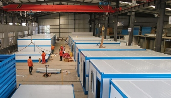 Đơn hàng xuất khẩu 180 container gấp đang được sản xuất sôi động!