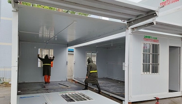 Nhà container gấp đôi lớp có thể lắp đặt nhanh chóng, phù hợp cho chỗ ở và văn phòng.